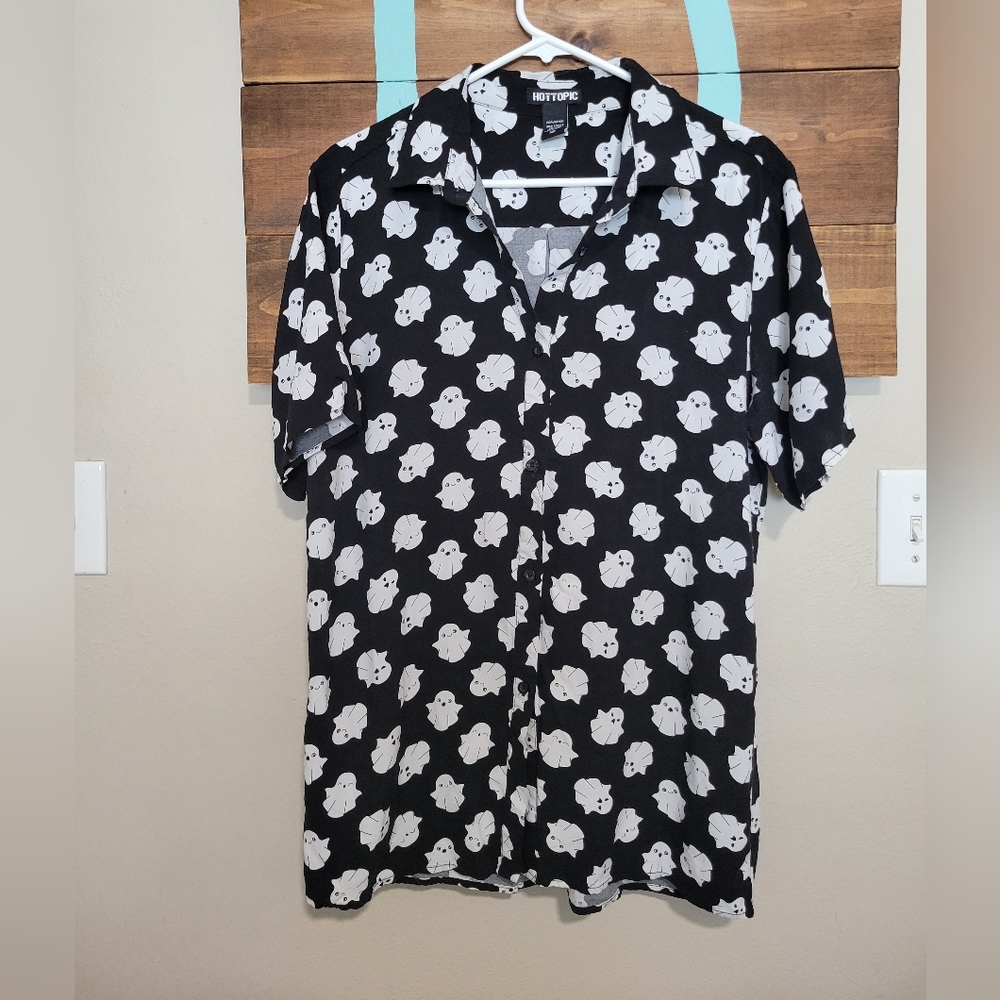 Hot Topic Black And White Ghost Pattern Shirt Siz… - image 1